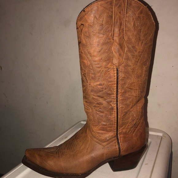 Lady’s Snip Toe Cowboy Boots - Picture 2 of 3